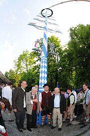neuer Maibaum Augustiner Alte Messe 2011 (©Foto. Ingrid Grossmann)